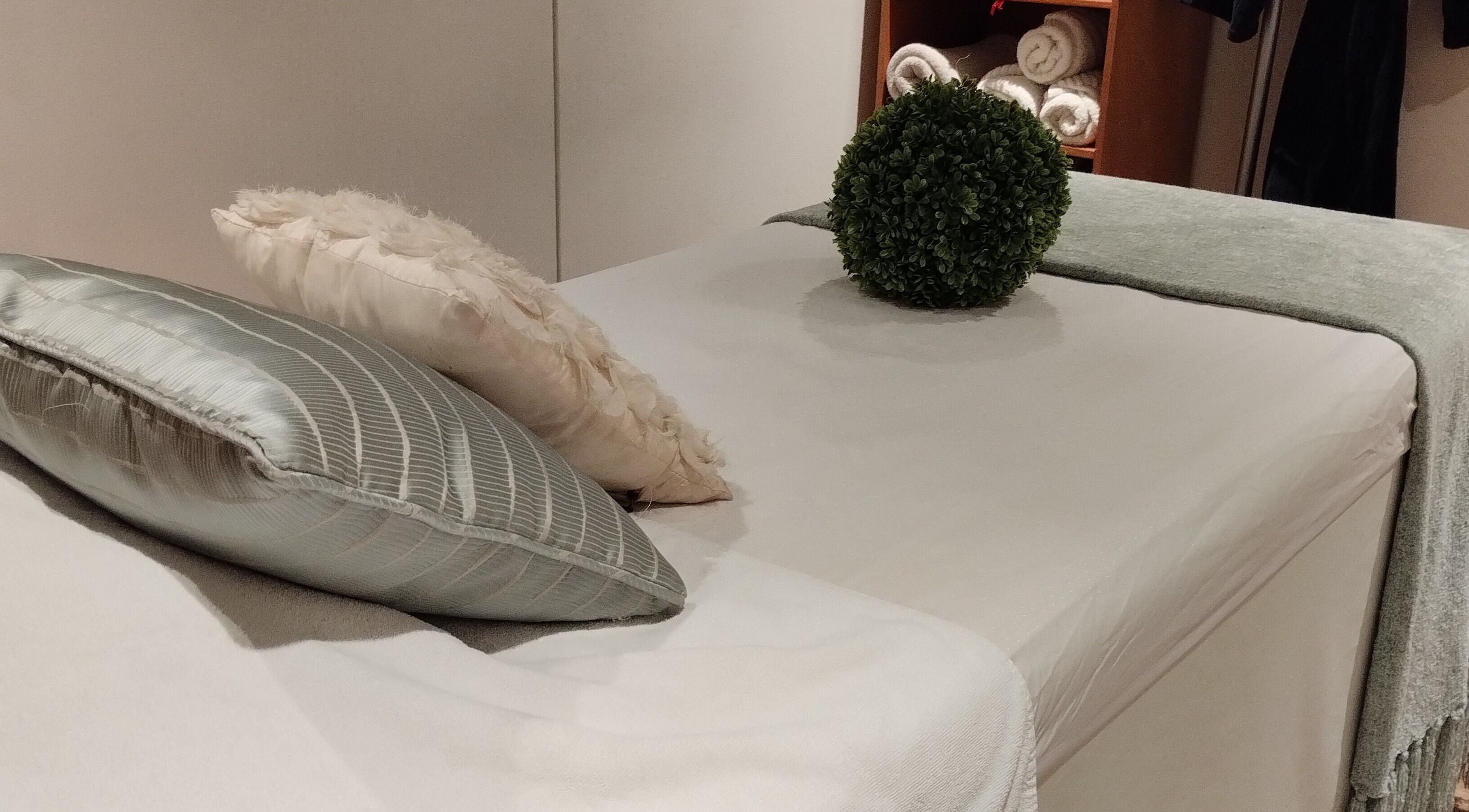 Cama de masaje preparada en Spazio Spa Bienestar Integral, Ciudad de México, Ciudad de México, MX.