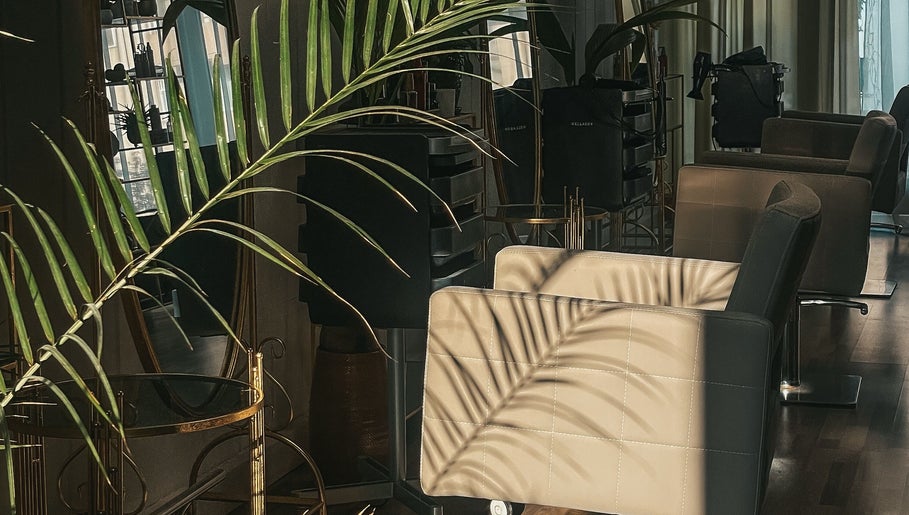 Chic MORUHAIR salon interior in Tallinn, Harju maakond, EE with modern chairs and plants.