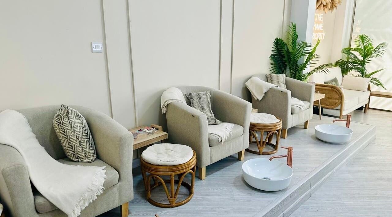 Cozy Mani-Pedi area at Mane Street Ladies Salon, إمارة رأس الخيمة, إمارة رأس الخيمة, AE with modern decor.