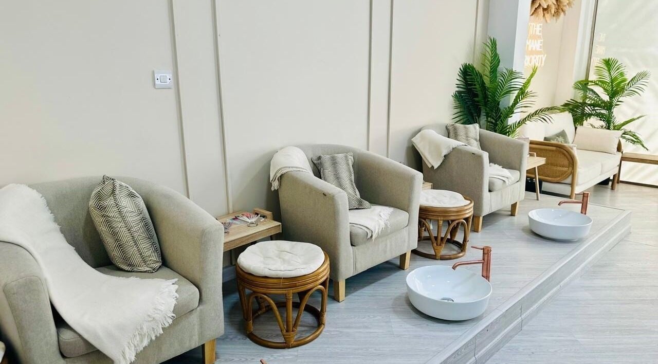 Cozy Mani-Pedi area at Mane Street Ladies Salon, إمارة رأس الخيمة, إمارة رأس الخيمة, AE with modern decor.