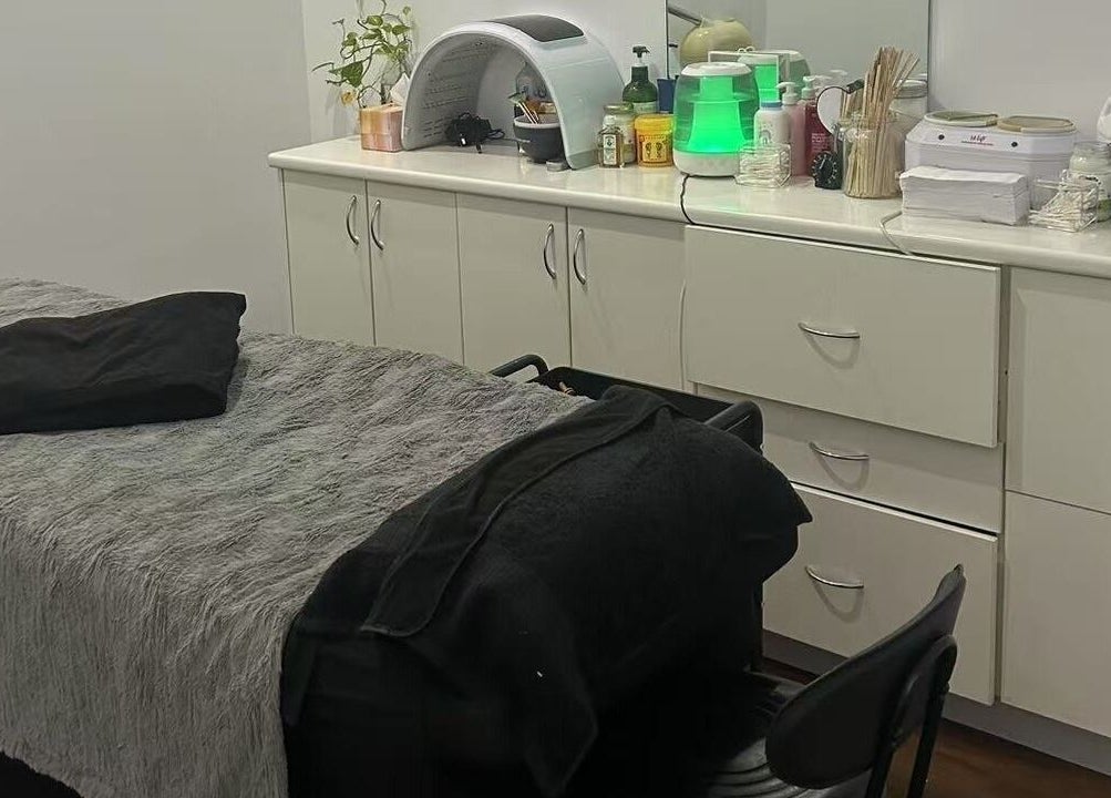 Tranquil treatment room at MB Luxury Spa Castletown, Hyde Park, Queensland, AU, featuring a cozy massage bed.