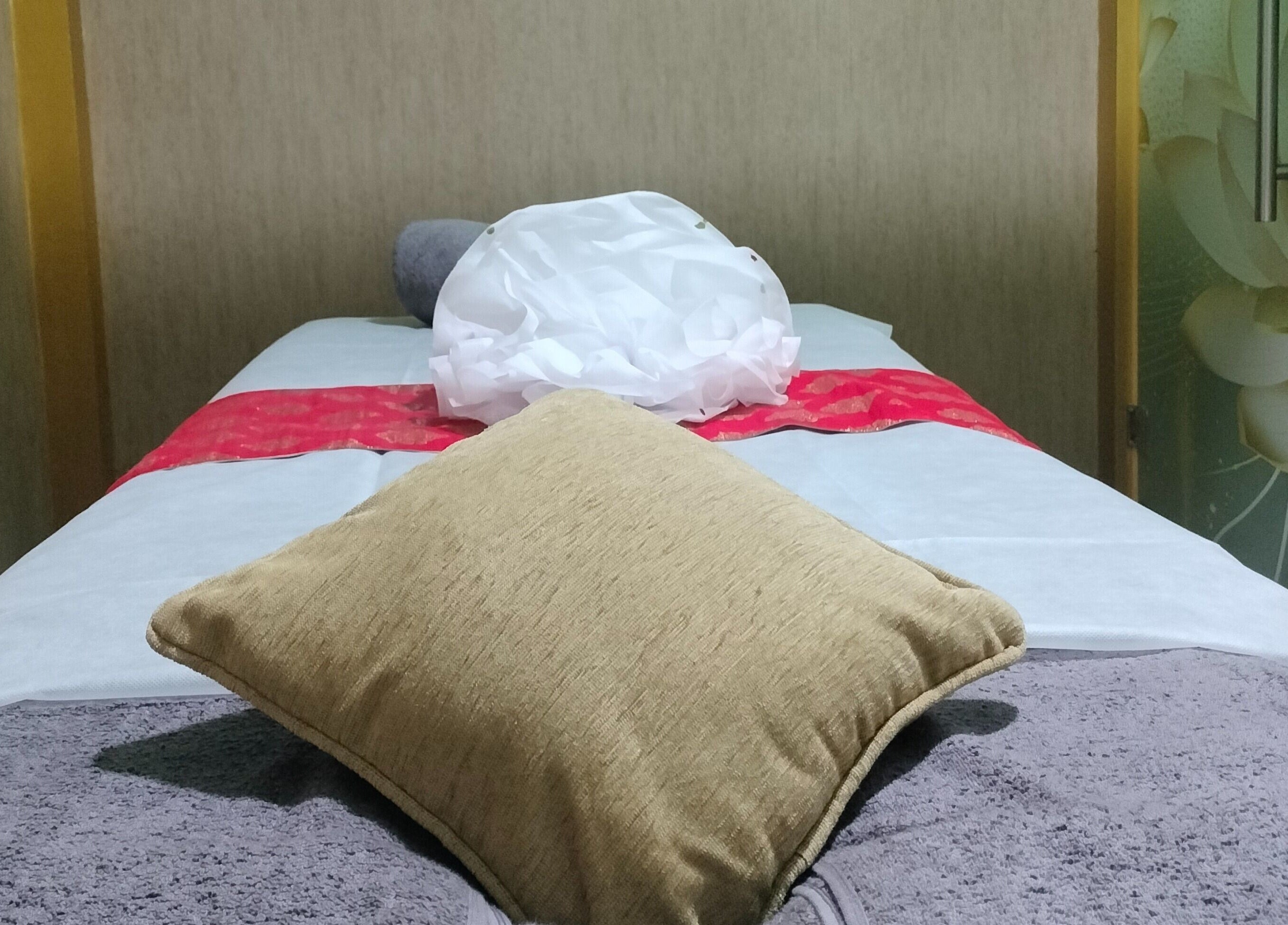 Cozy massage table at Hasta Spa Besant Nagar, Chennai, Tamil Nadu, IN.