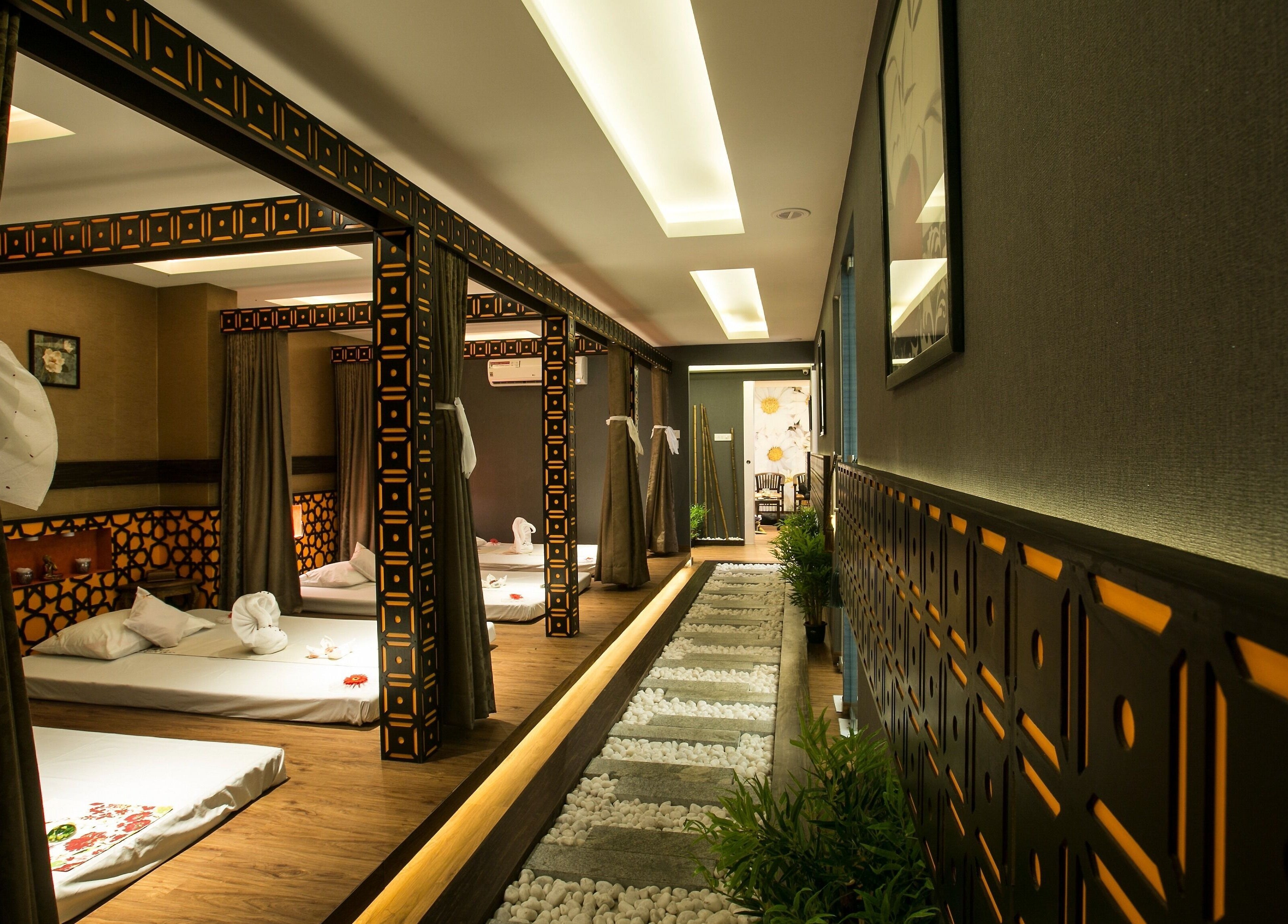 Relaxing spa room at Hasta Spa Virugambakkam, Chennai, Tamil Nadu, IN with cozy ambiance and tranquil décor.