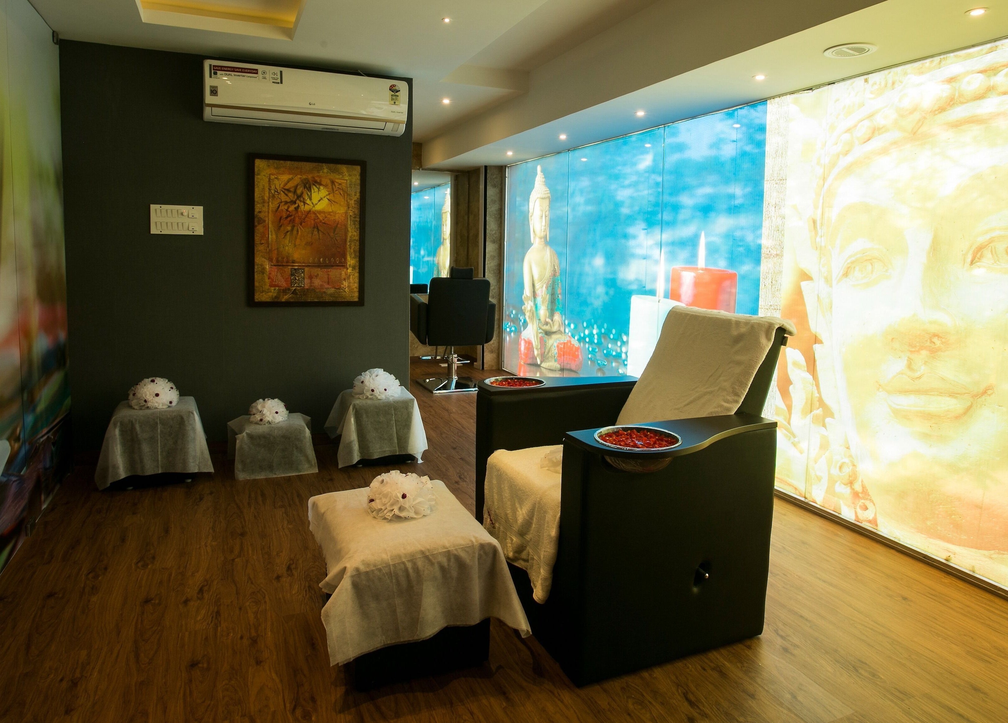 Tranquil lounge at Hasta Spa Virugambakkam, Chennai, Tamil Nadu, IN with relaxing decor and serene lighting.