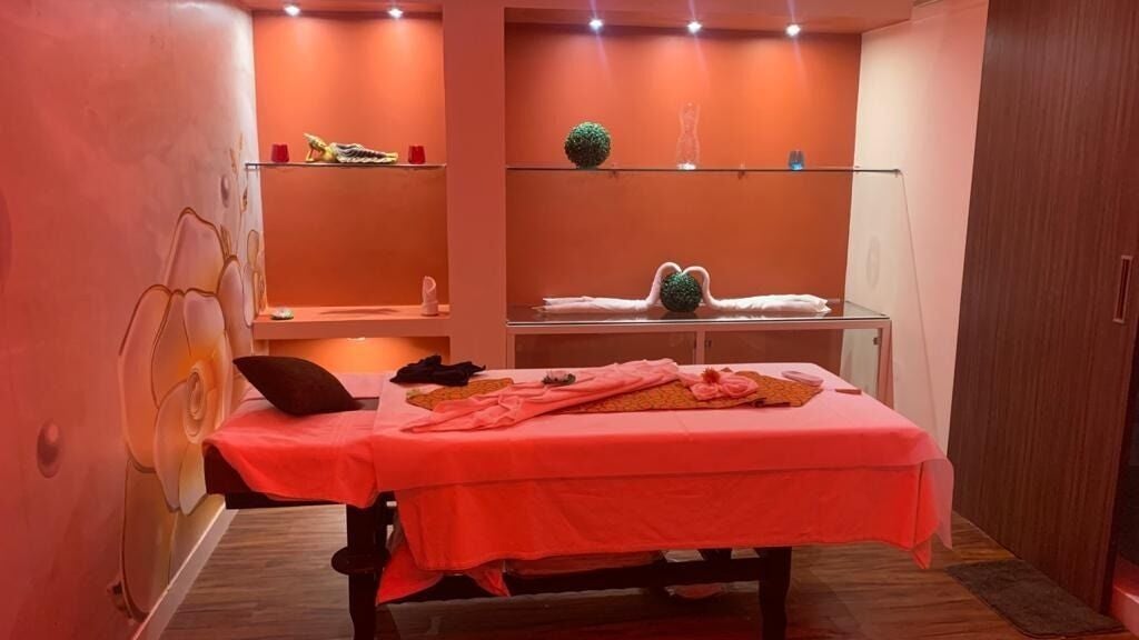 Tranquil massage room at Hasta Spa Anna Nagar in Chennai, Tamil Nadu, IN with soft lighting and decor.