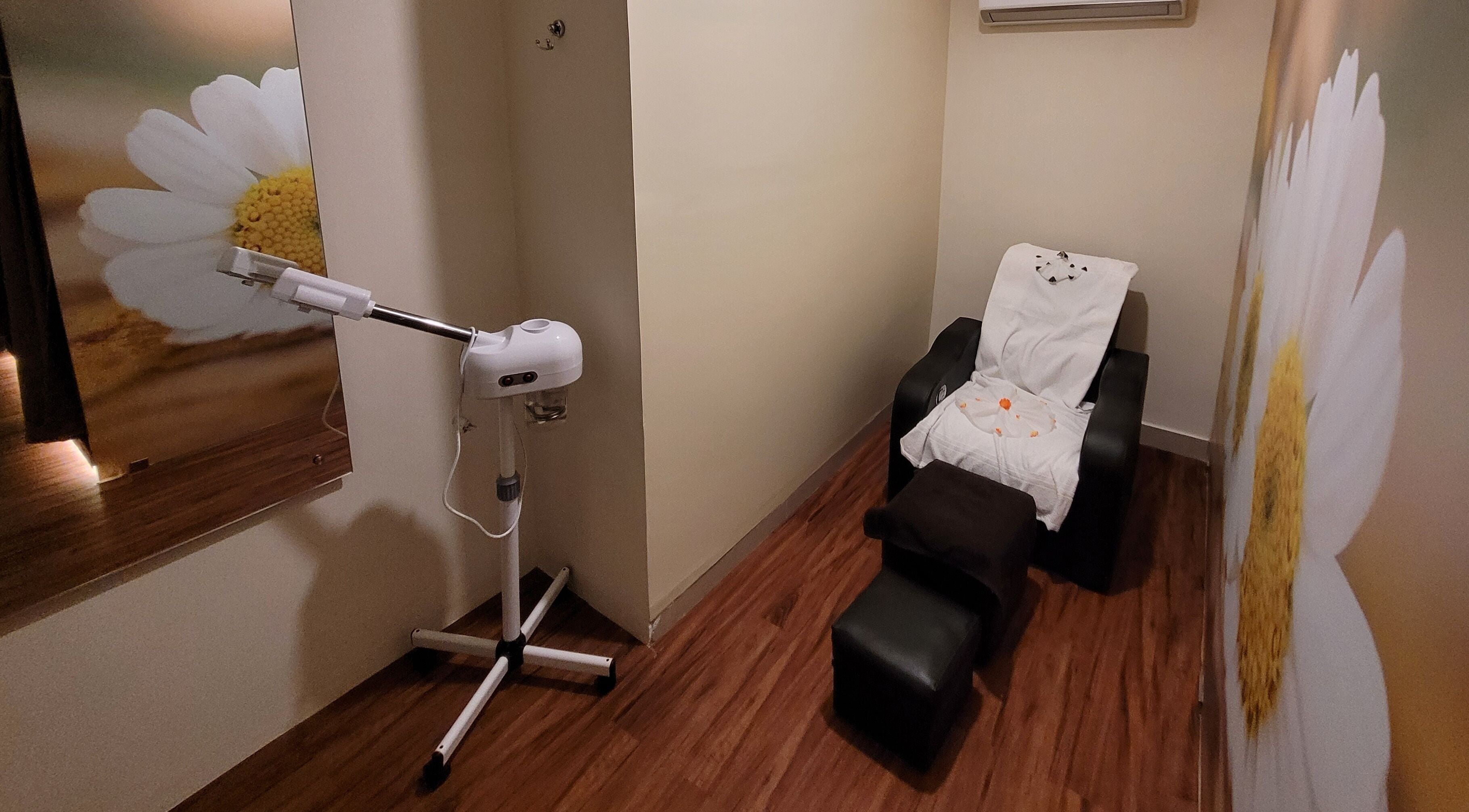 Relaxing spa treatment room at Hasta Spa Anna Nagar, Chennai, Tamil Nadu, featuring a massage chair.