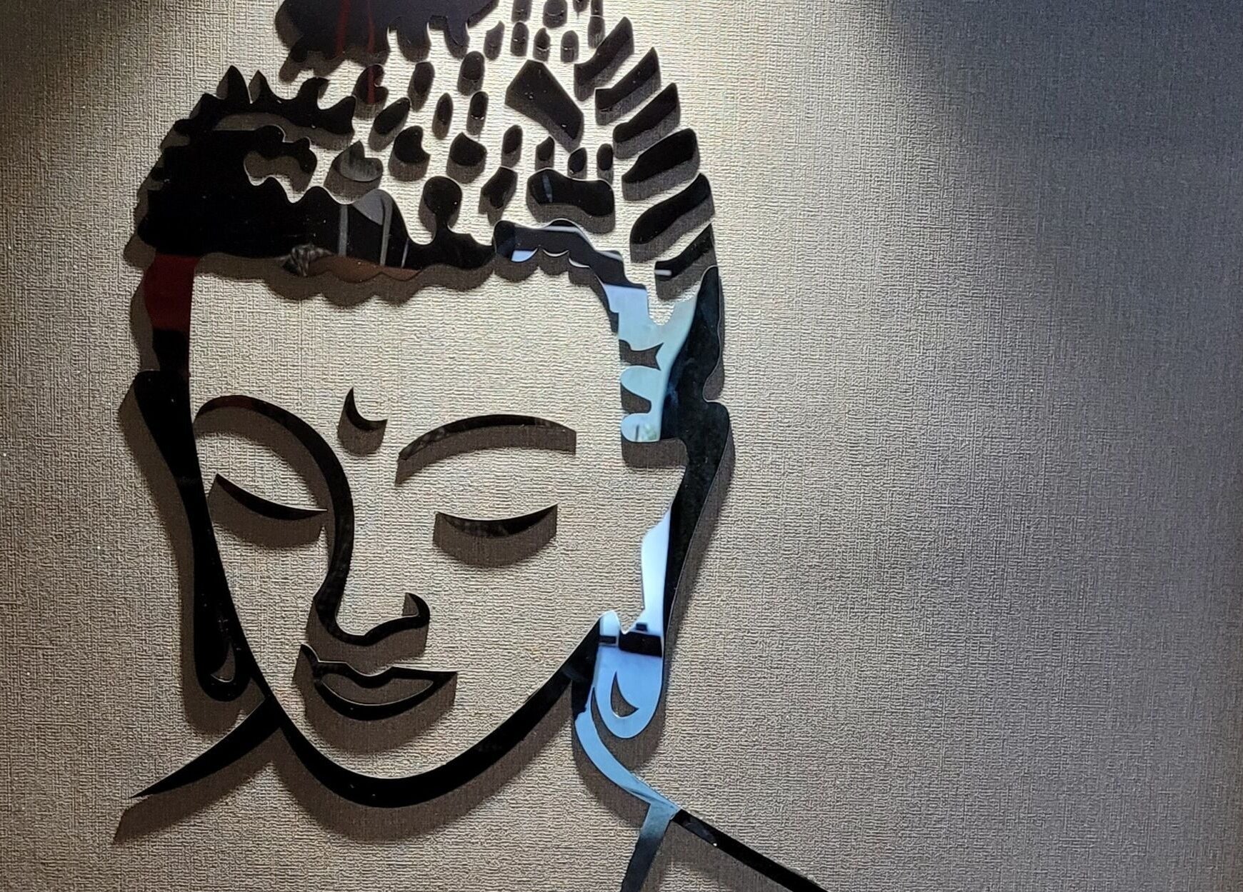 Wall decoration with Buddha image at Hasta Spa Anna Nagar, Chennai, Tamil Nadu, IN, promoting tranquility.