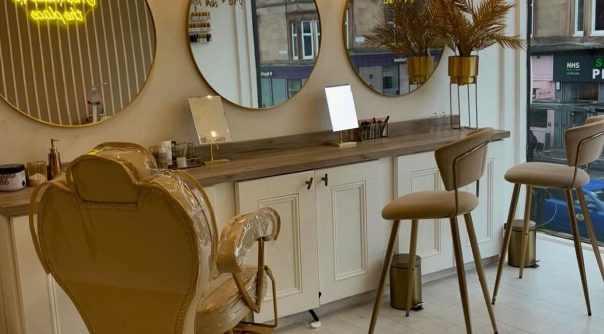 Stylish interior of Dutchess Salon Glasgow, Glasgow, Scotland, GB with chic mirrors and plush seating.