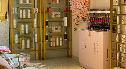 Blooming Beauty Lounge 3paveikslėlis
