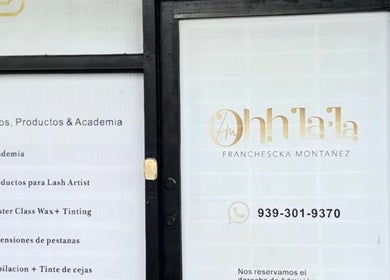 Entrada de Ohh La Lashes Studio & Academy en San Juan, San Juan, PR, destacando servicios de belleza.