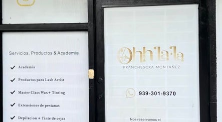 Entrada de Ohh La Lashes Studio & Academy en San Juan, San Juan, PR, destacando servicios de belleza.