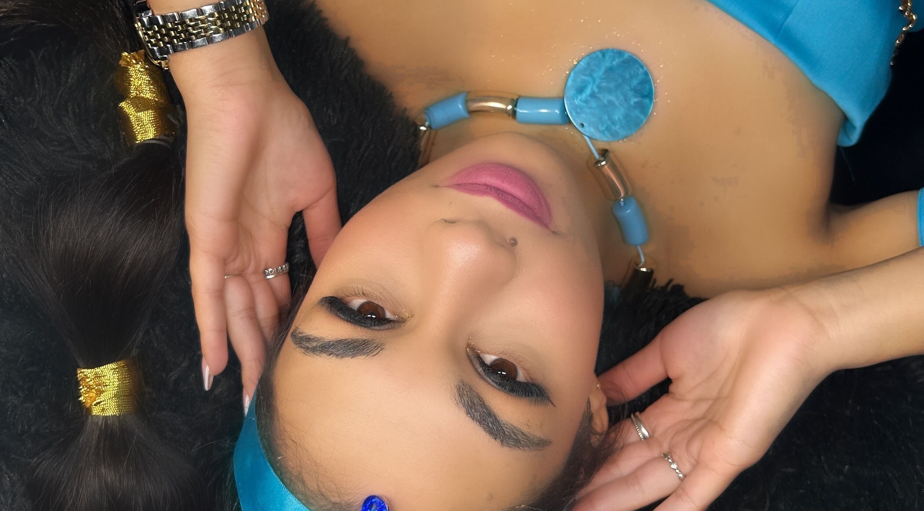 Rostro relajado en tratamiento de belleza en Ohh La Lashes Studio & Academy, San Juan, San Juan, PR.