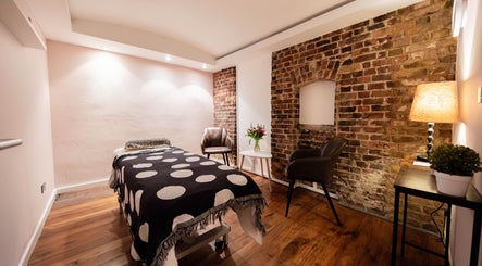Natural, Vegan and Holistic Facials by Blomma Beauty