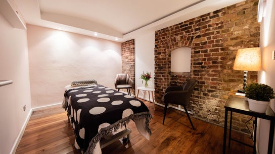 Natural, Vegan and Holistic Facials by Blomma Beauty