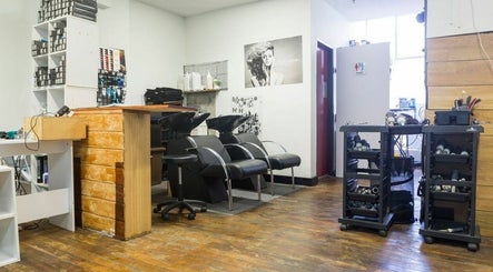 Eton Place of Hairdressing – kuva 2