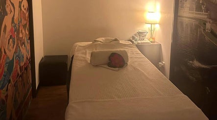 Tranquil massage room at Youi Thai Massage, New Farm, Queensland, AU, featuring cozy lighting and decor.