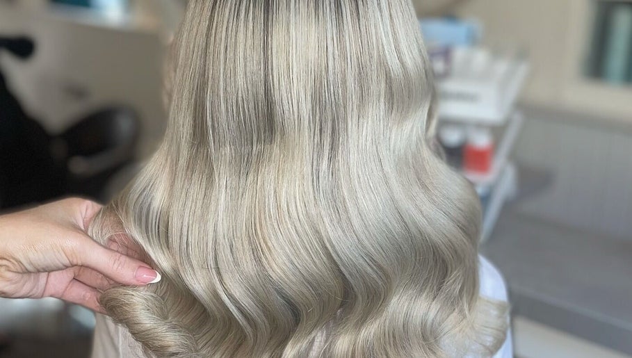 Mane Glow Studio изображение 1