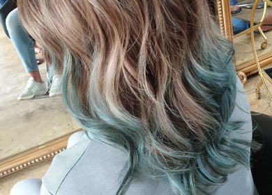 Stylish aqua balayage hair design at Mariska J Hairstylist, Pretoria, Gauteng, ZA.
