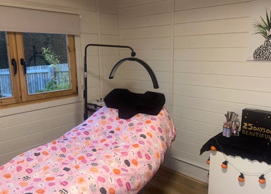 Relaxing beauty room at Brooke’s House of Beauty, Dundee, Scotland, GB. Comfortable treatment bed and decor.