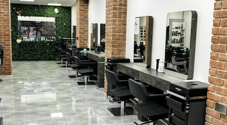 Lazarou Talbot Green Hair Salon, Barbers & Hair Extensions image 2