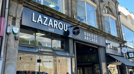Lazarou Cardiff Castle Hair Salon, Barbers and Hair Extensions – obraz 2