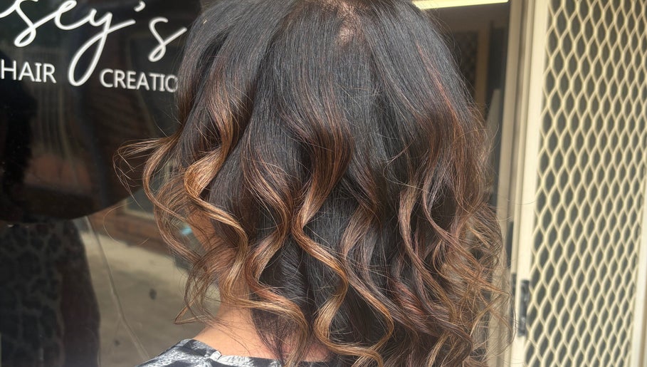 Casey’s Hair Creations slika 1
