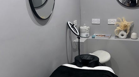 Cozy treatment room at Shxdy Skin Clinic, Manchester, England, GB. Modern decor with a relaxing ambiance.