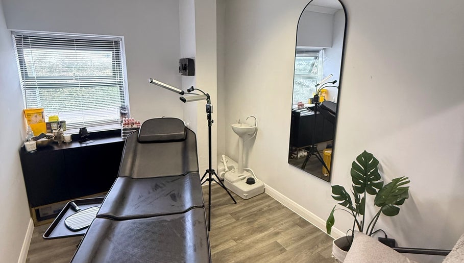 Modern beauty treatment room at Tweak Clinic, Peterborough, England, GB with sleek design and cozy ambiance.
