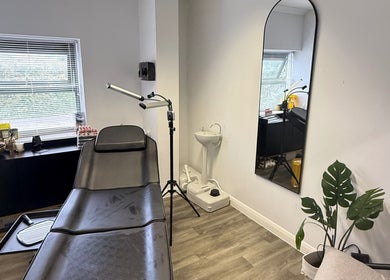 Modern beauty treatment room at Tweak Clinic, Peterborough, England, GB with sleek design and cozy ambiance.