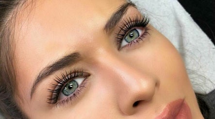 Louisa Jayne  image 2