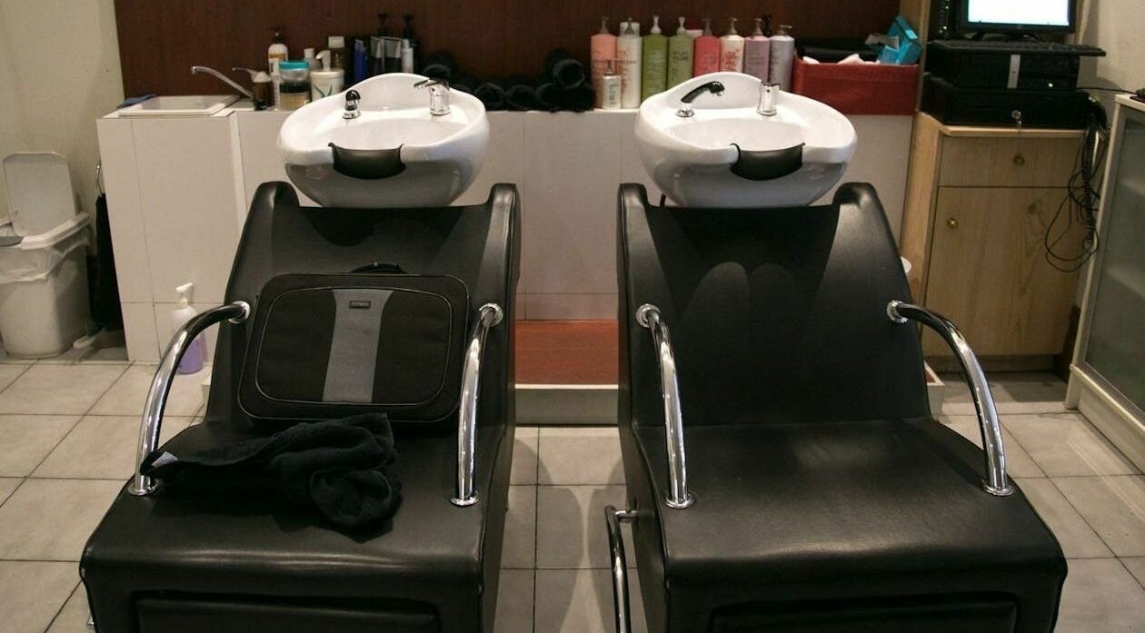 Modern wash stations at Carpe Diem Studio, Melbourne, Victoria, AU, offering premium hair care services.