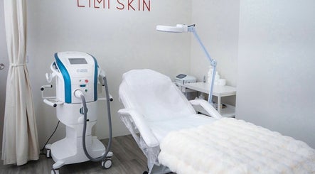 hình ảnh 2 của LIMI SKIN