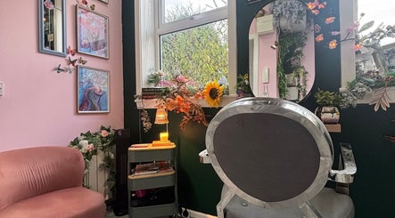 Chic floral-themed salon corner at Salon Studios - Alex In Wonderland, Edinburgh, Scotland, GB.