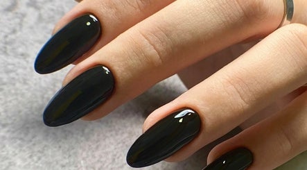 Nails Chani Rubin