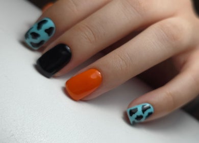 Manicura vibrante en Dream Nail Studio by Nelly, Cayey, Cayey, PR, con diseño creativo de uñas.