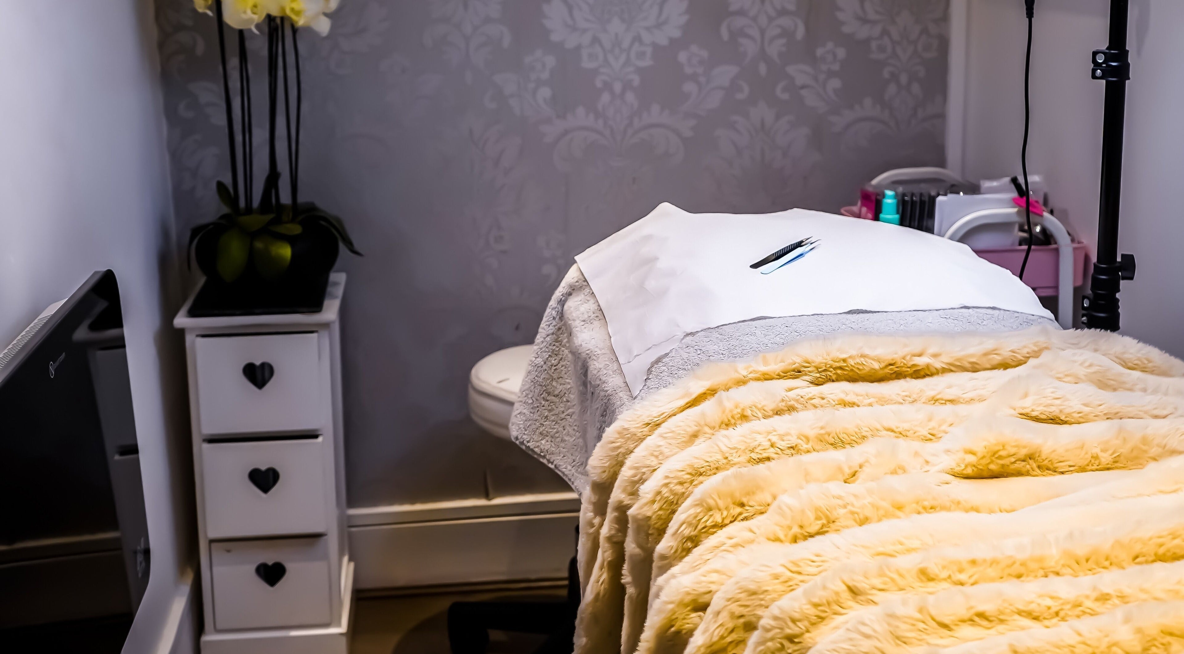 Relaxing treatment area at Ninski London - Crystal Palace, adorned with soft blankets, London, England, GB.