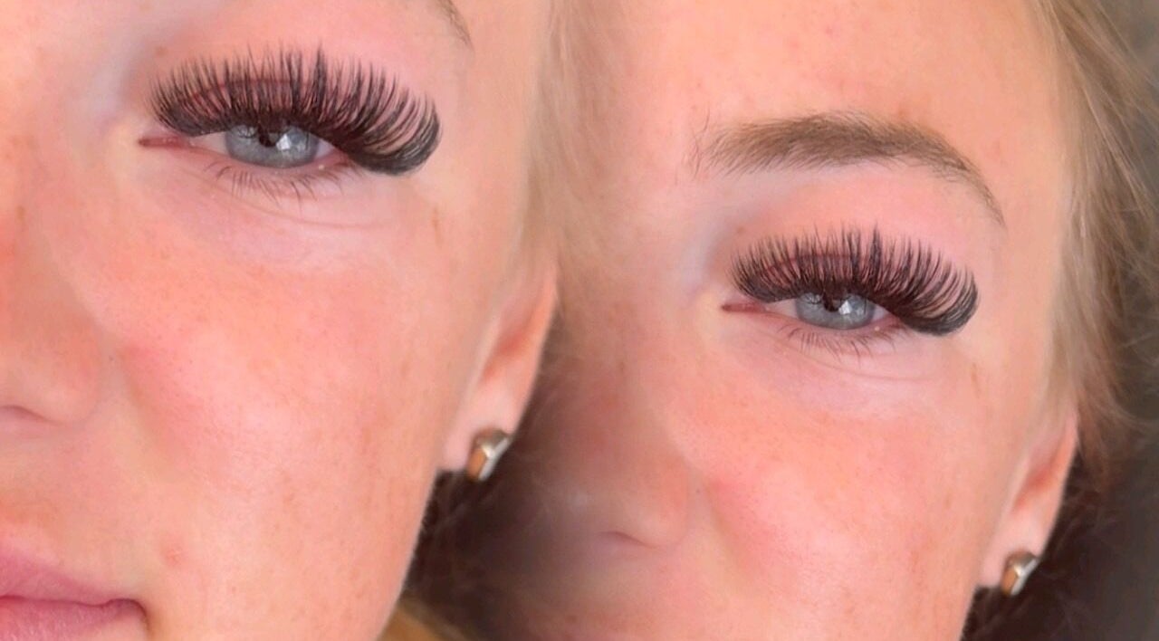 Close-up of elegant lash extensions at Lashes by Izzy, Mynydd Cynffig, Cymru, GB. Stunning eye enhancement.