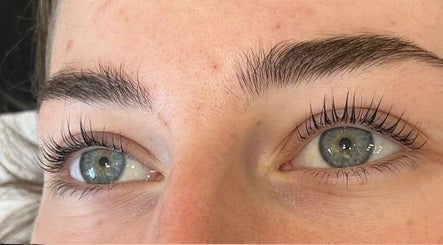 Brows by Loren, bild 2