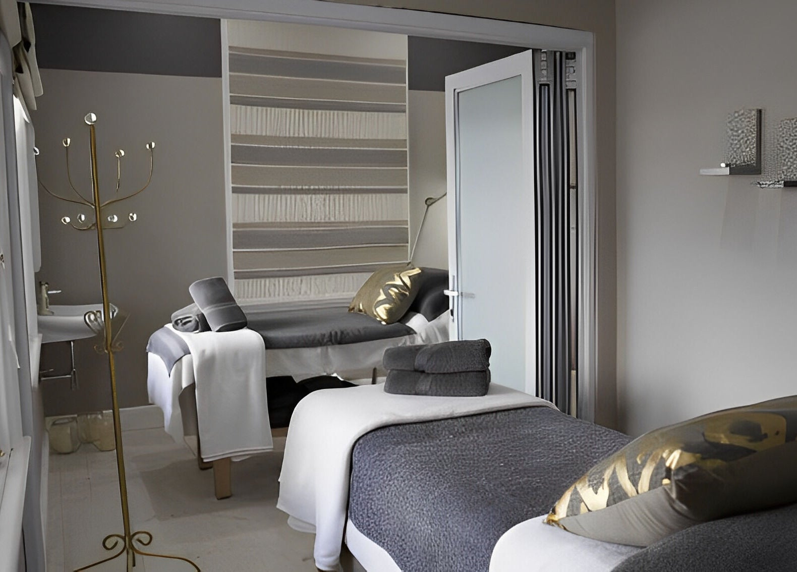 Relaxing massage room at Serendipity Beauty Studio, George, Western Cape, ZA, showcasing soothing decor.