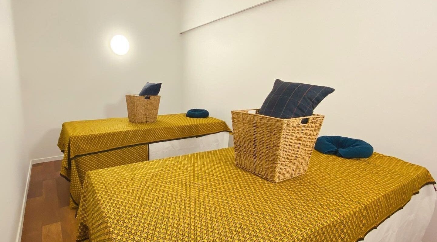 Relaxing massage room at Tawee Thai Massage and Spa, Auckland, NZ, featuring cozy tables and wicker baskets.