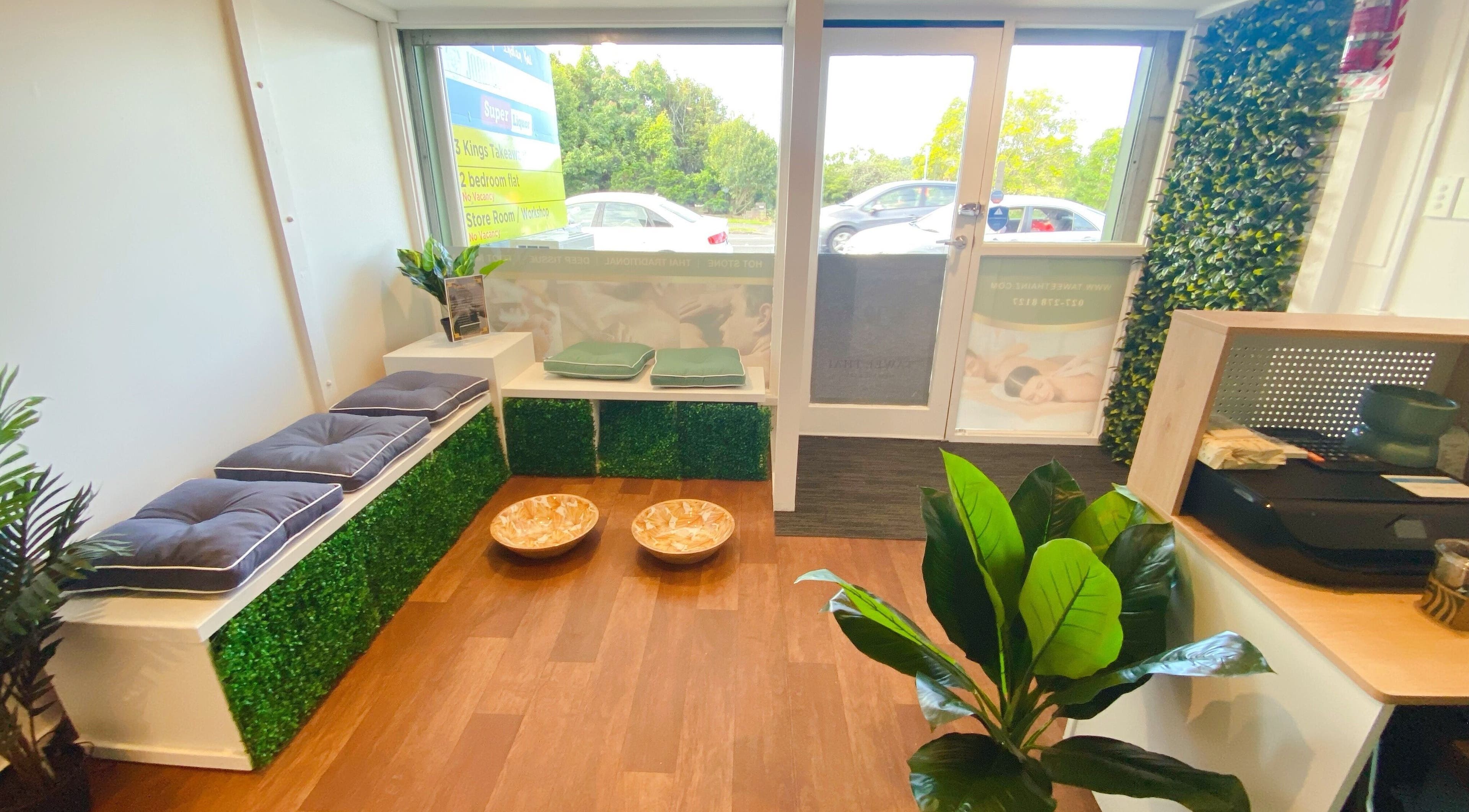 Inviting entryway of Tawee Thai Massage and Spa in Auckland, Auckland, NZ with seating and greenery.