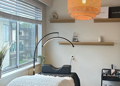 Hillary Maria Lashes cozy treatment room with modern decor in Vancouver, British Columbia, CA.