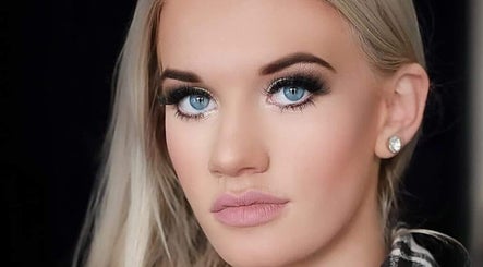 Close-up of glamorous makeup showcasing striking blue eyes at Meraki Beauty Bar, Boksburg, Gauteng, ZA.