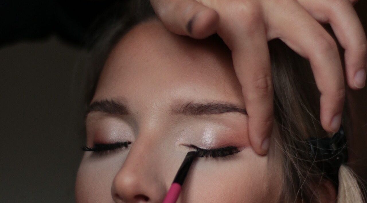 Makellose Augen-Makeup-Anwendung bei EA Beauty Studio, Meinerzhagen, Nordrhein-westfalen, DE.