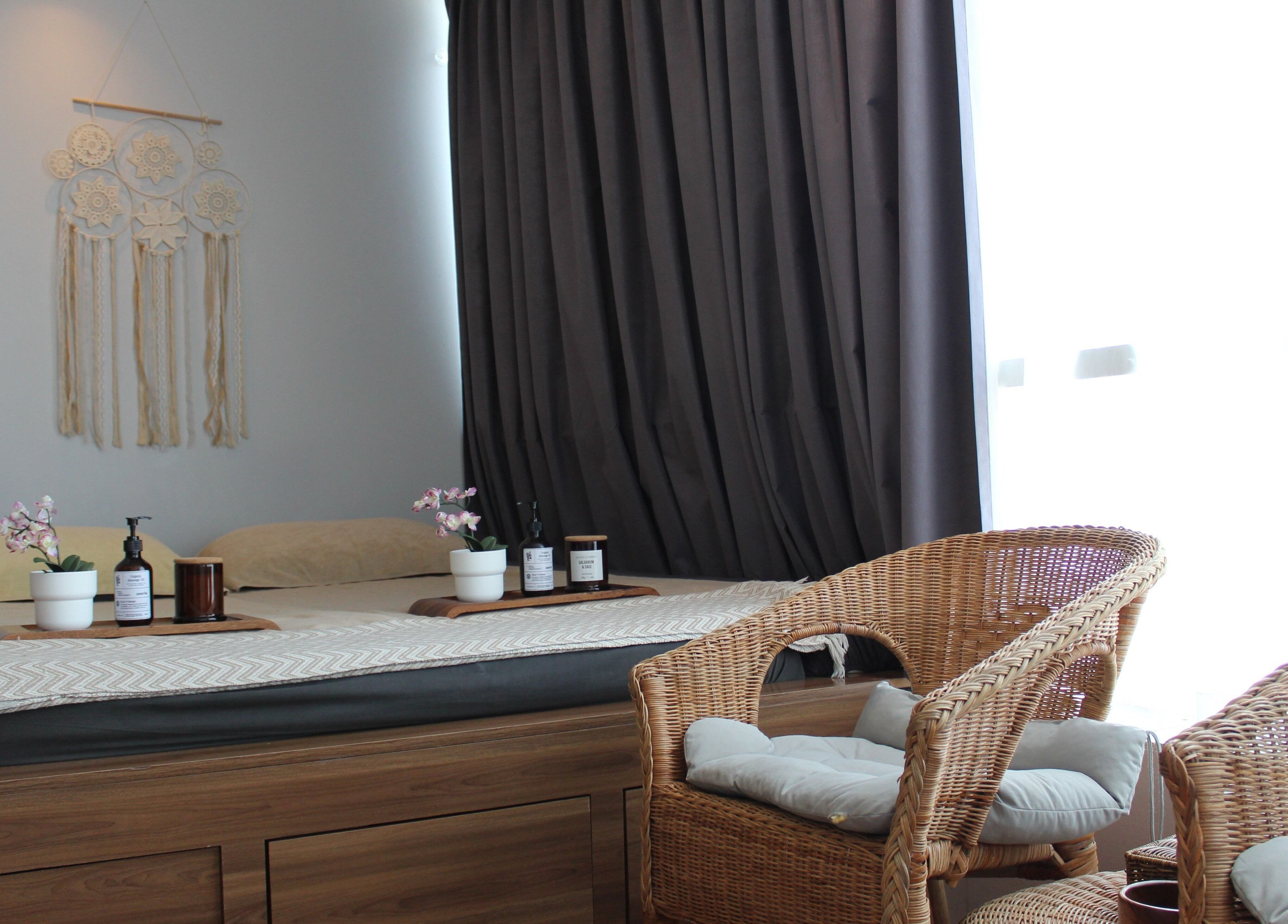 Serene massage room at Zeerla Spa Media City, featuring elegant decor in Dubai Media City, دبي, AE.