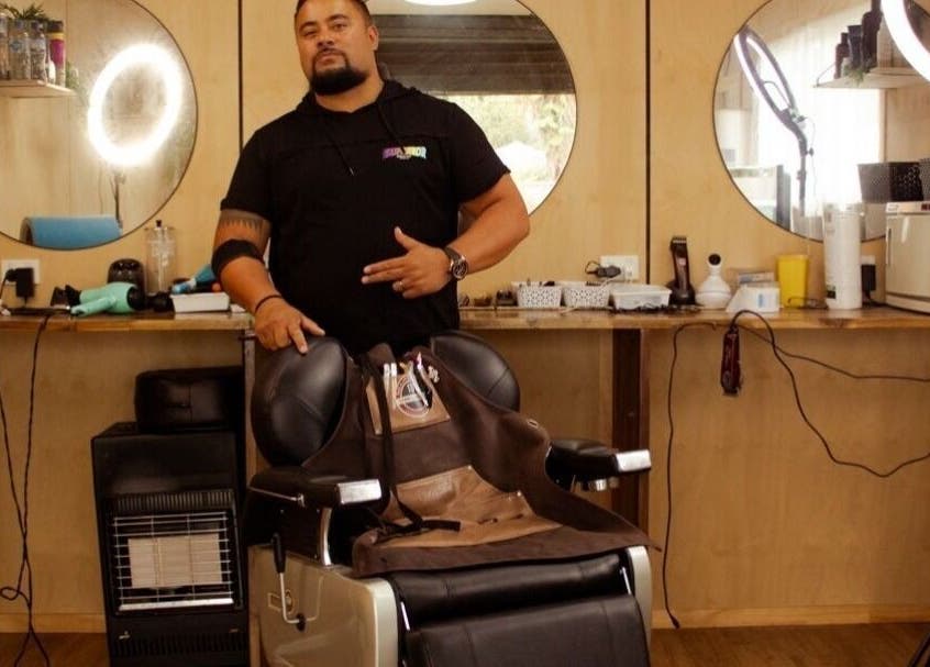 Si'z Kutzz barber station in Waikato, Waikato, NZ, featuring a modern chair and styling tools.