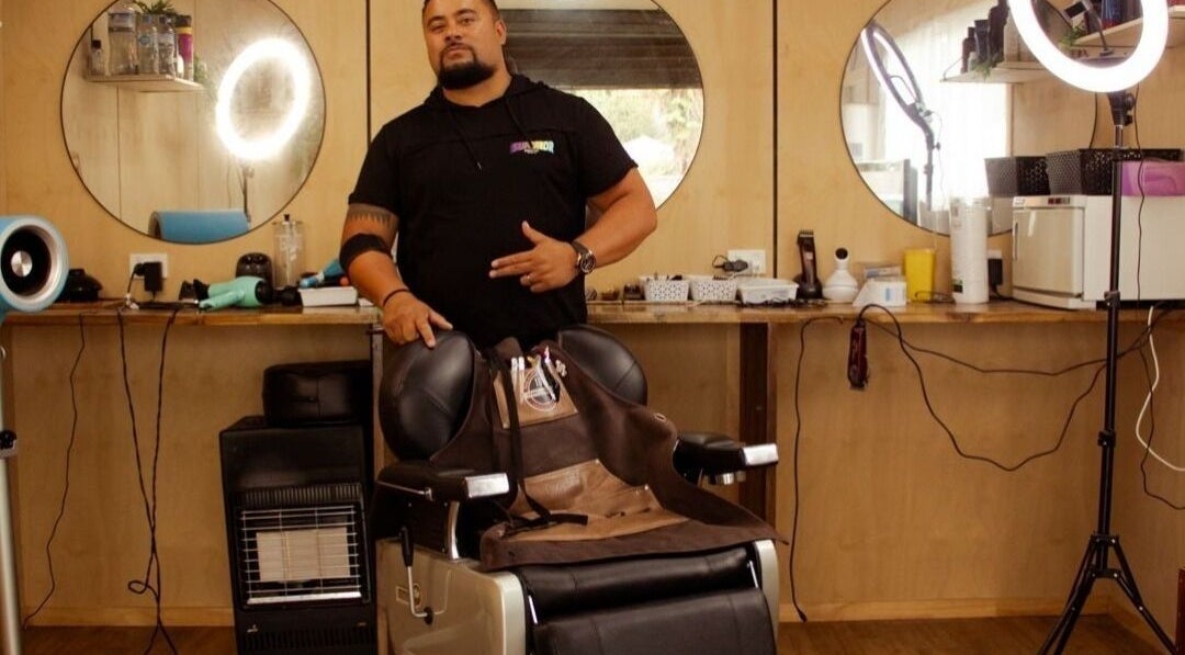 Si'z Kutzz barber station in Waikato, Waikato, NZ, featuring a modern chair and styling tools.