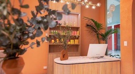 รูปภาพ Valley Brow and Beauty Bar - Green Hills 2