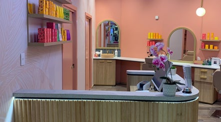 รูปภาพ Valley Brow and Beauty Bar - Green Hills 3