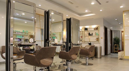 Modern salon chairs and mirrors at Legend Beauty Centre, Dubai, Dubai, AE, offering luxurious styling services.